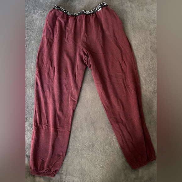 Men’s maroon Calvin Klein sweatpants - Picture 2 of 3